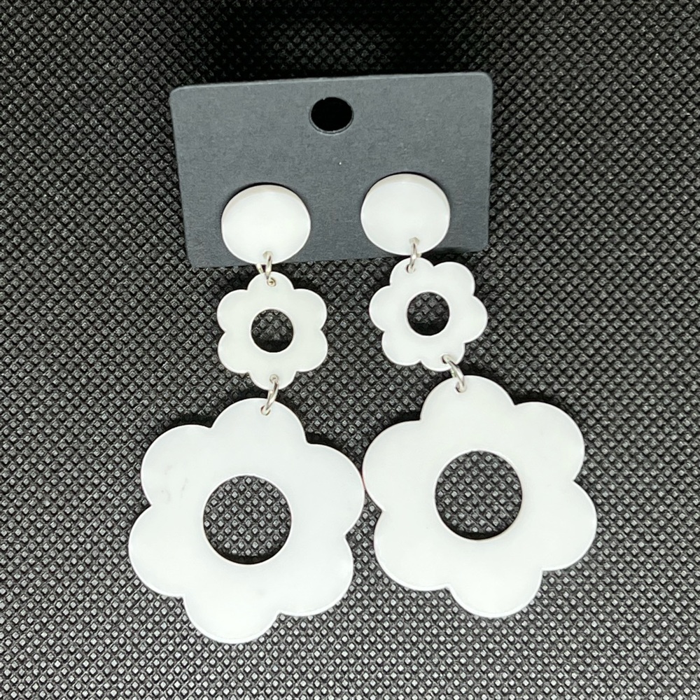 Groovy Retro Daisy Earrings, 60s 70s daisy earrings